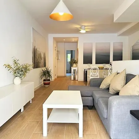 Διαμέρισμα Your Poolside Paradise By The Sea