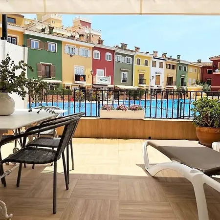 Your Poolside Paradise By The Sea Lejlighed