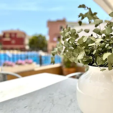 Your Poolside Paradise By The Sea Lejlighed